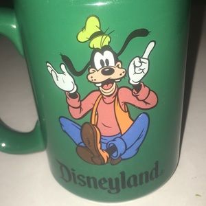 DisneyLand Resort Park Goofy Green Coffee Cup
